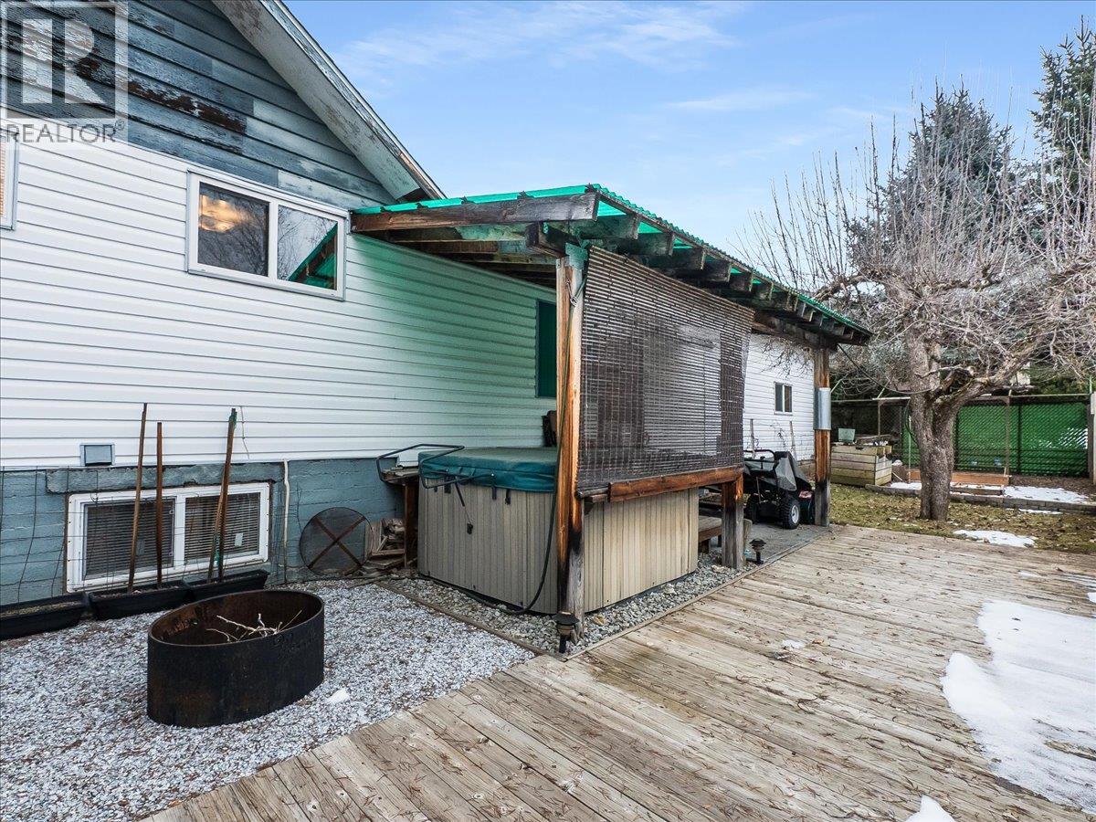 95 Pine Avenue, Fruitvale