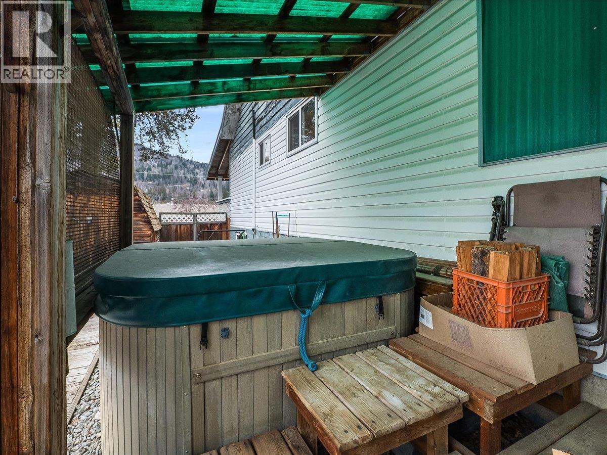 95 Pine Avenue, Fruitvale