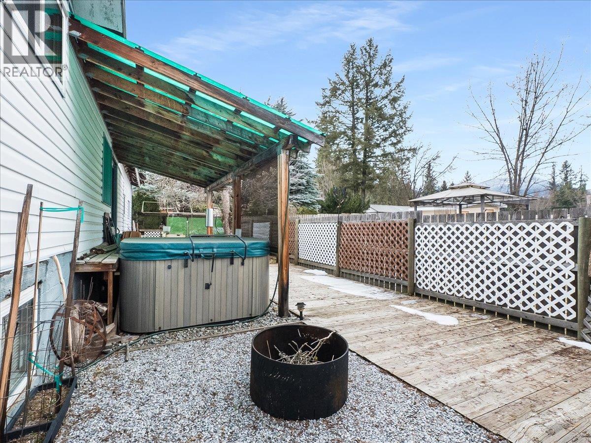 95 Pine Avenue, Fruitvale