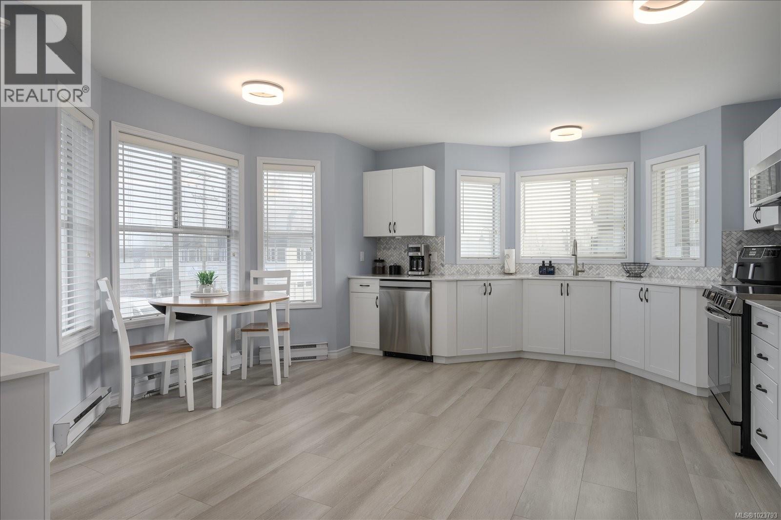 303 220 Island Hwy W, Parksville