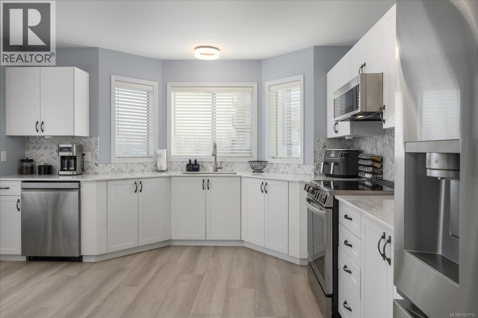 303 220 Island Hwy W, Parksville