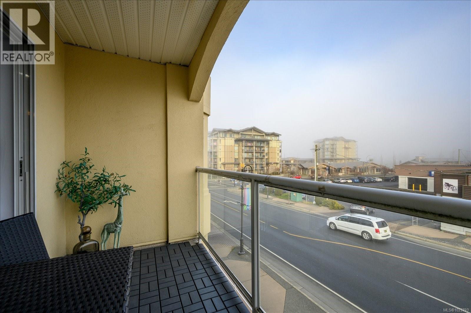 303 220 Island Hwy W, Parksville