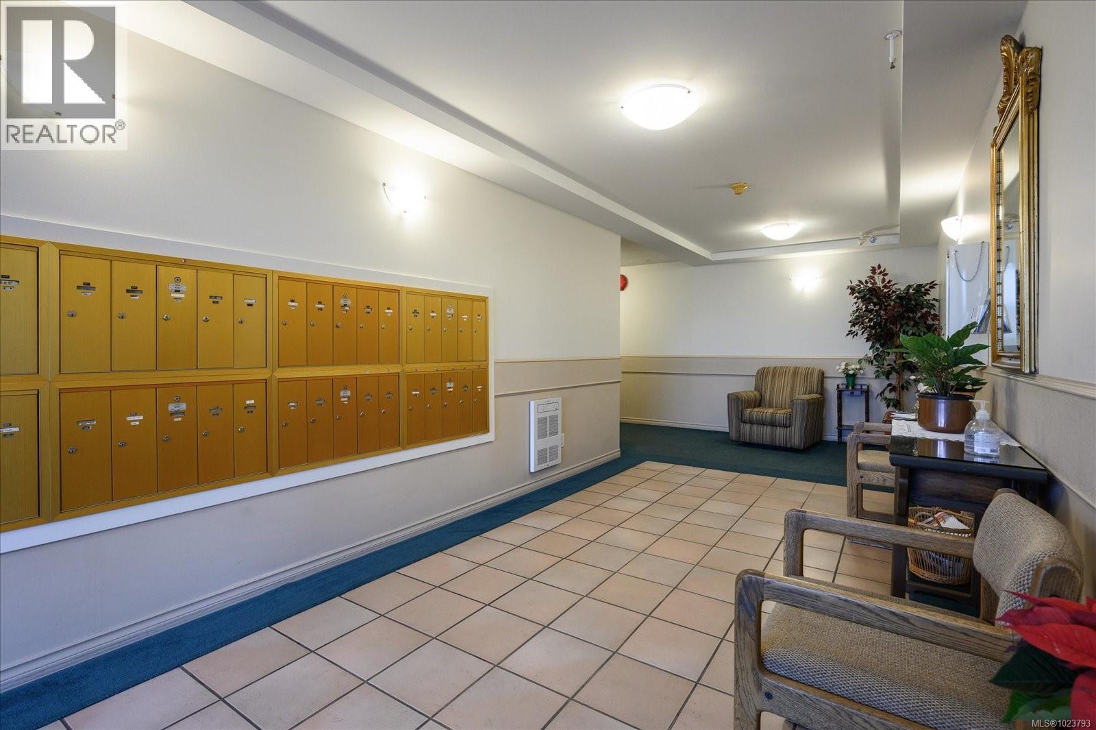 303 220 Island Hwy W, Parksville