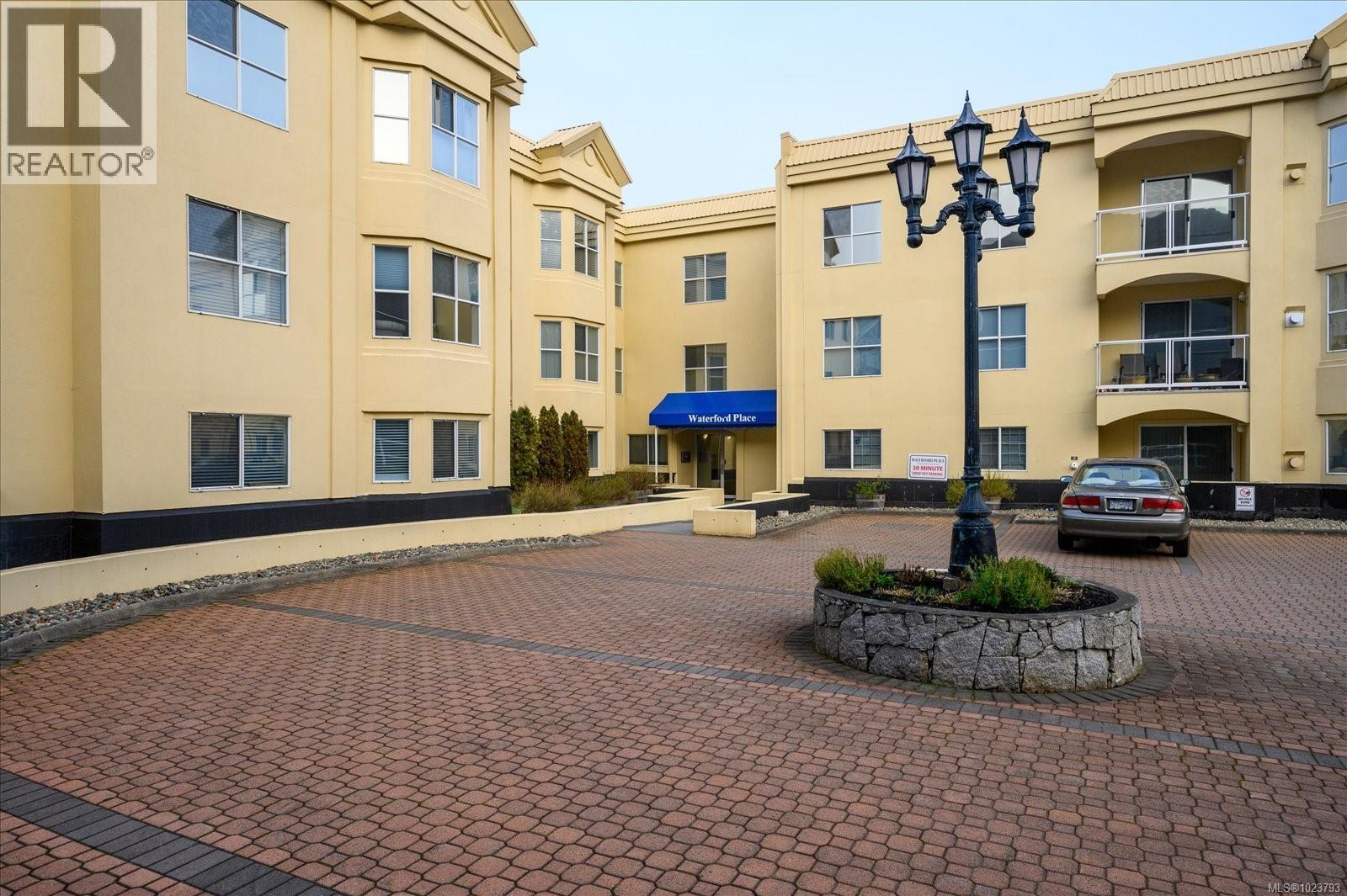 303 220 Island Hwy W, Parksville