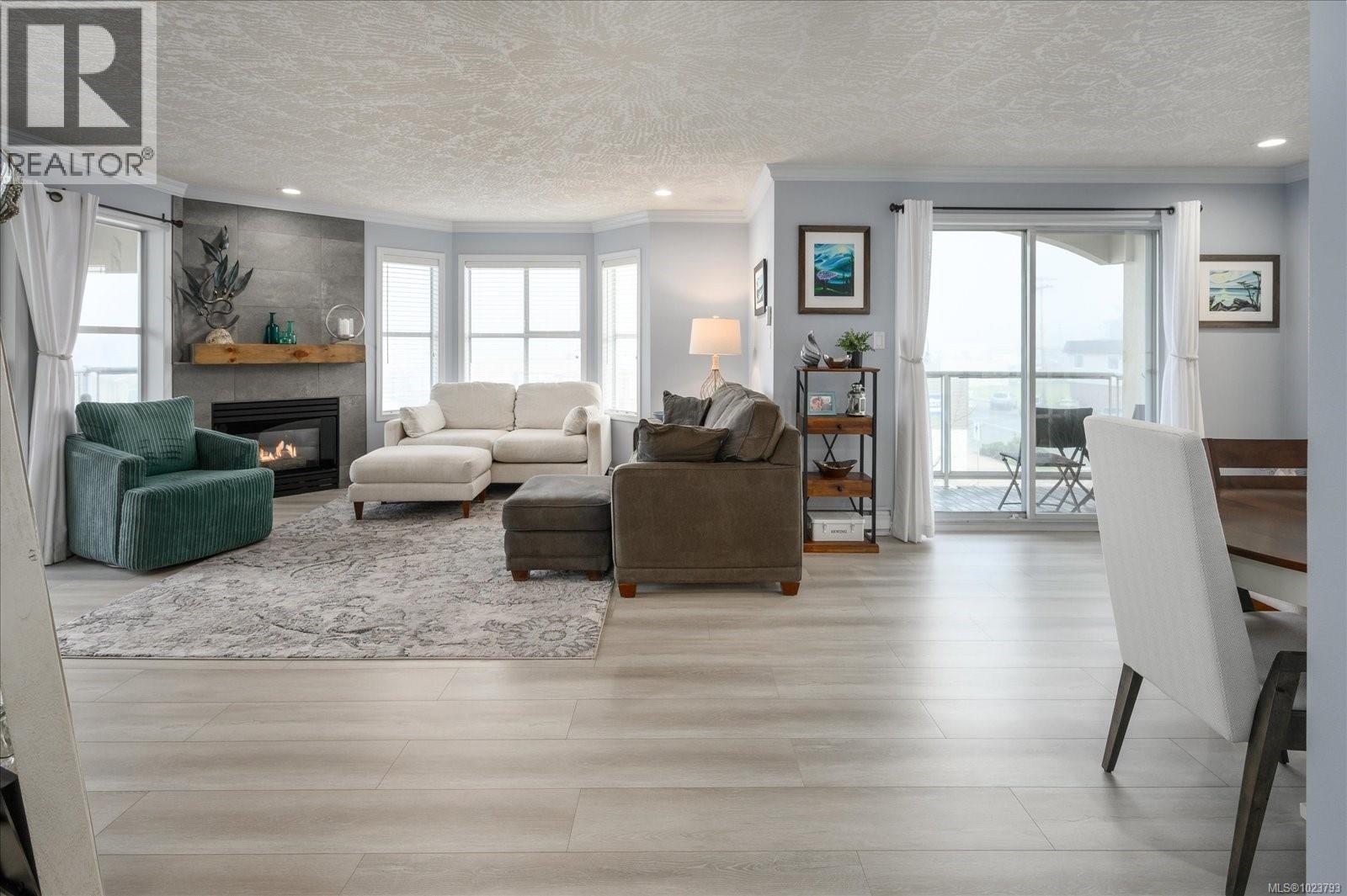 303 220 Island Hwy W, Parksville