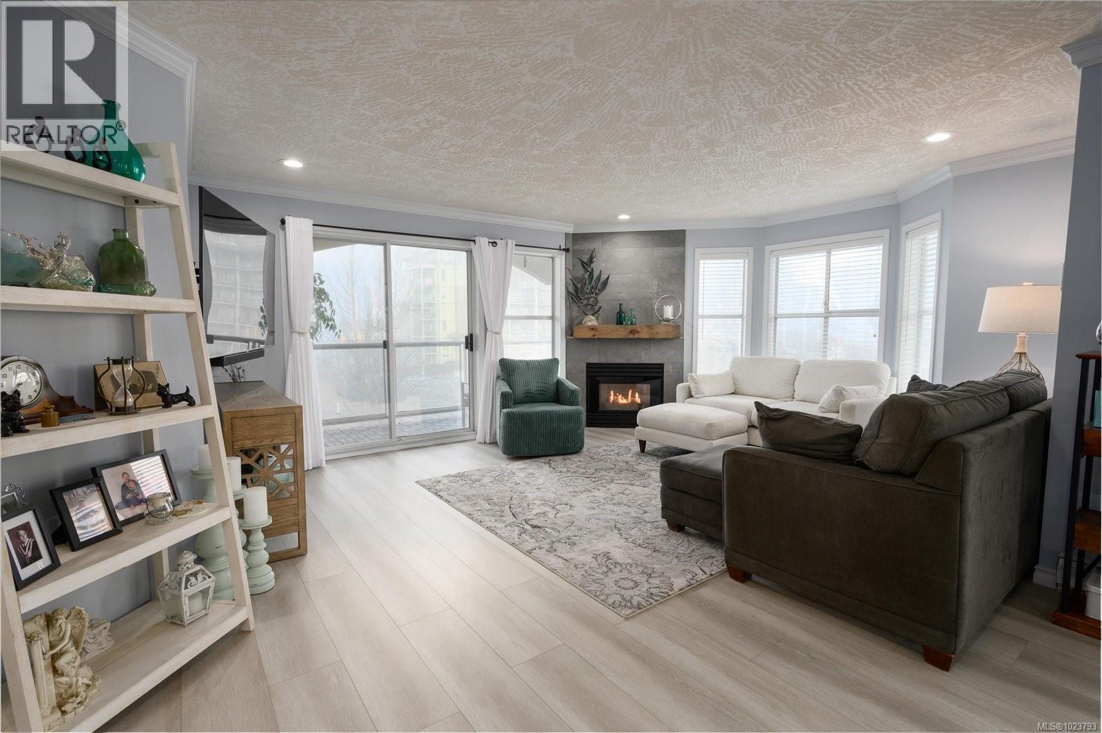 303 220 Island Hwy W, Parksville