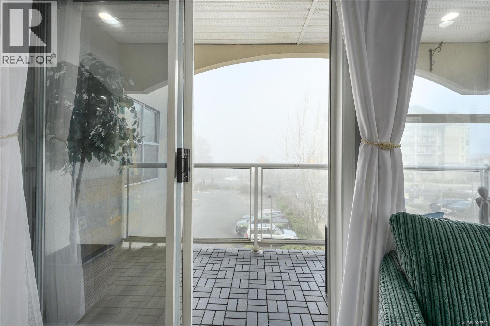 303 220 Island Hwy W, Parksville