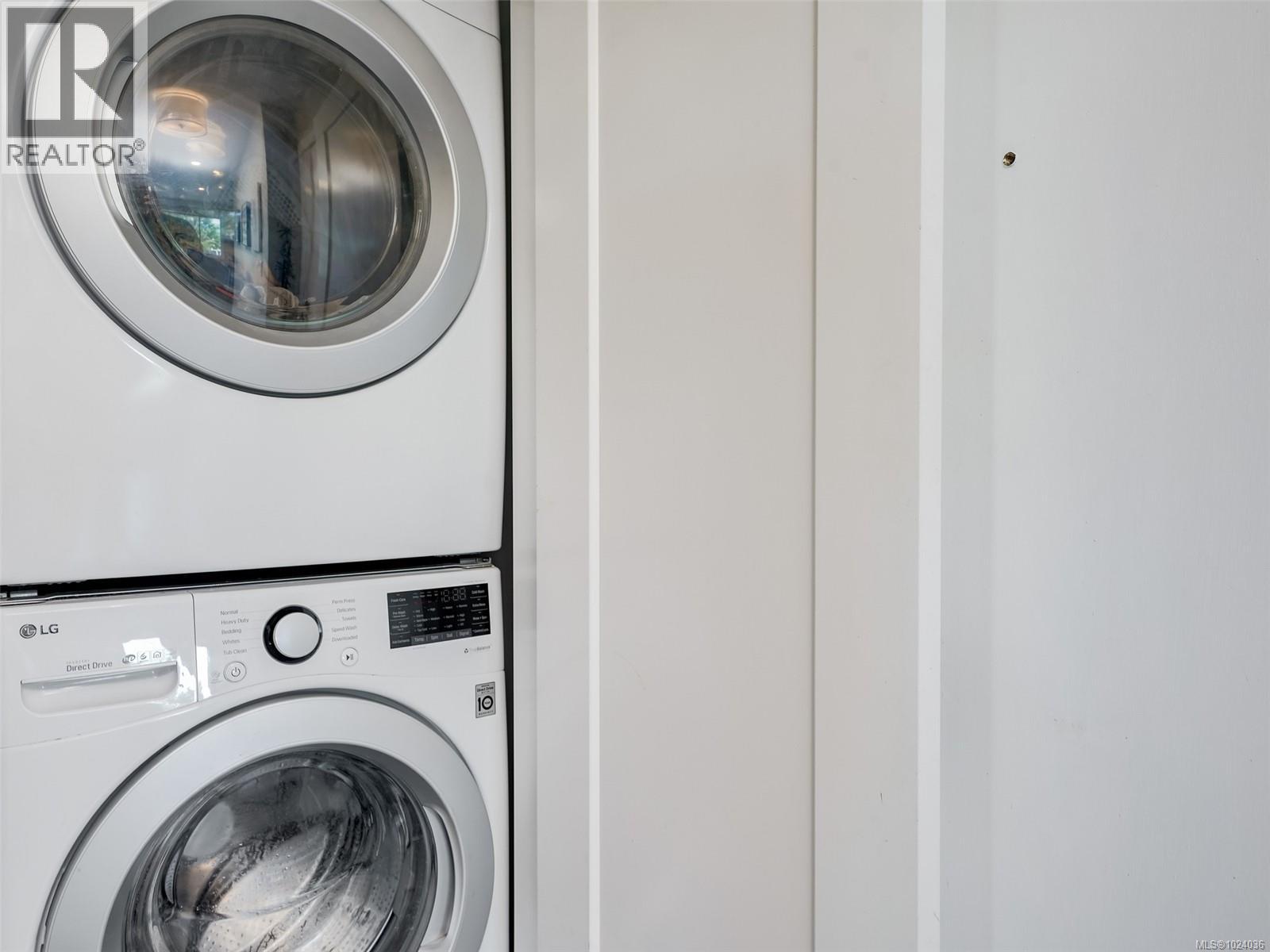 401 3274 Glasgow Avenue, Saanich