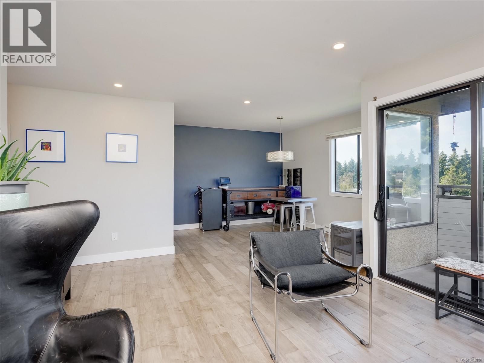 401 3274 Glasgow Avenue, Saanich