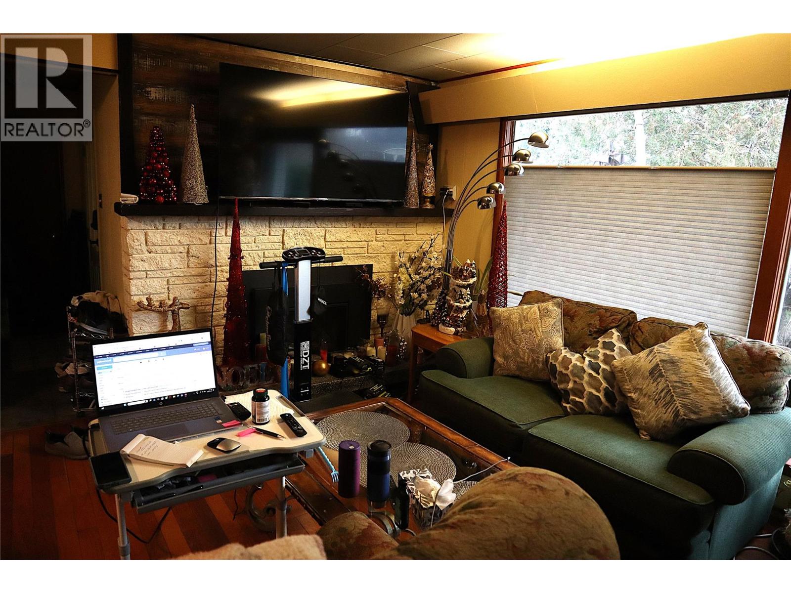 1736 HAPPYVALE AVENUE - 22