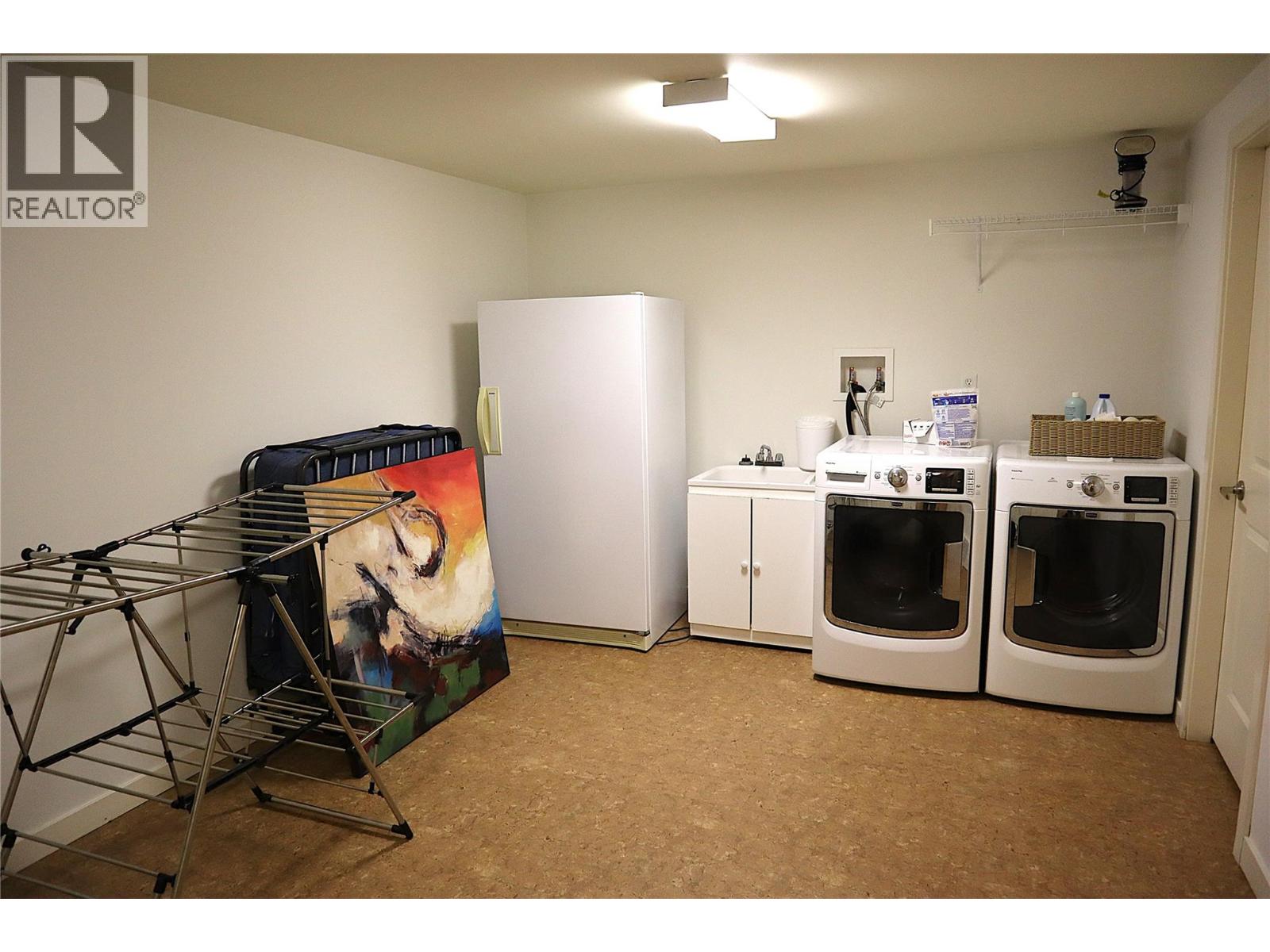 1736 HAPPYVALE AVENUE - 35