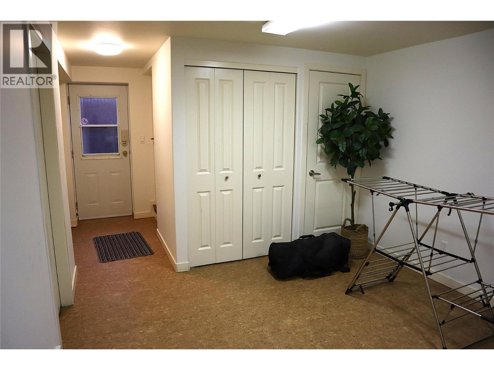 1736 HAPPYVALE AVENUE - 37