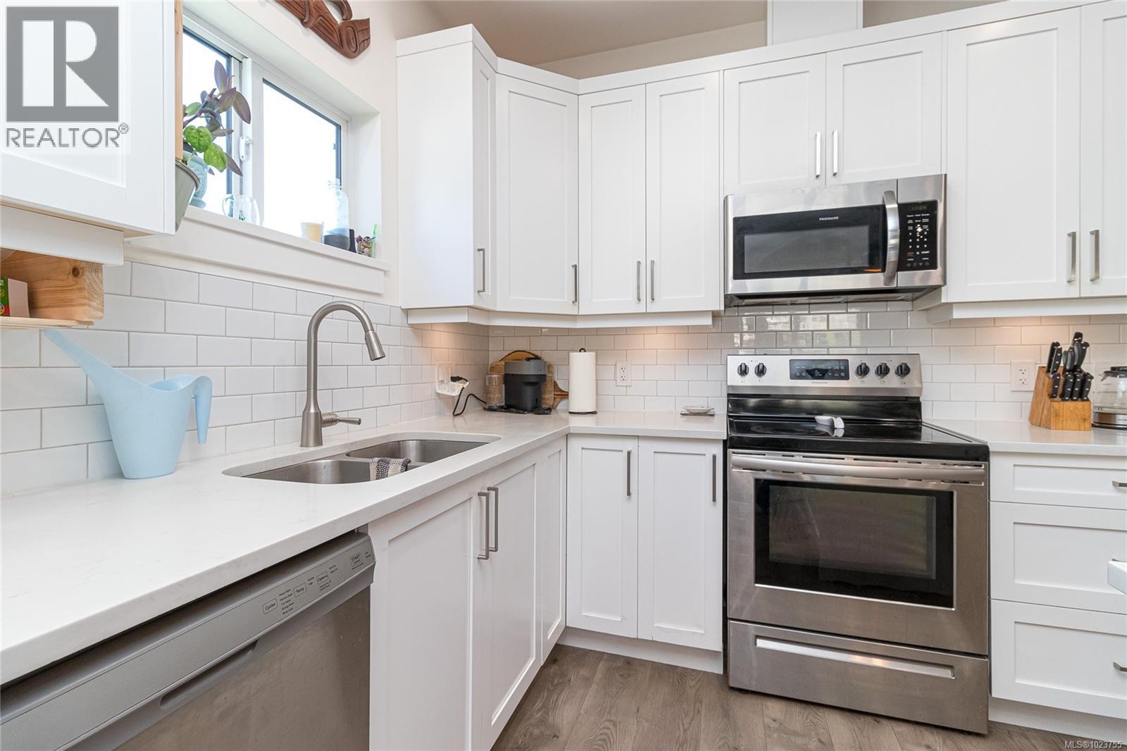 6690 Rhodonite Dr, Sooke