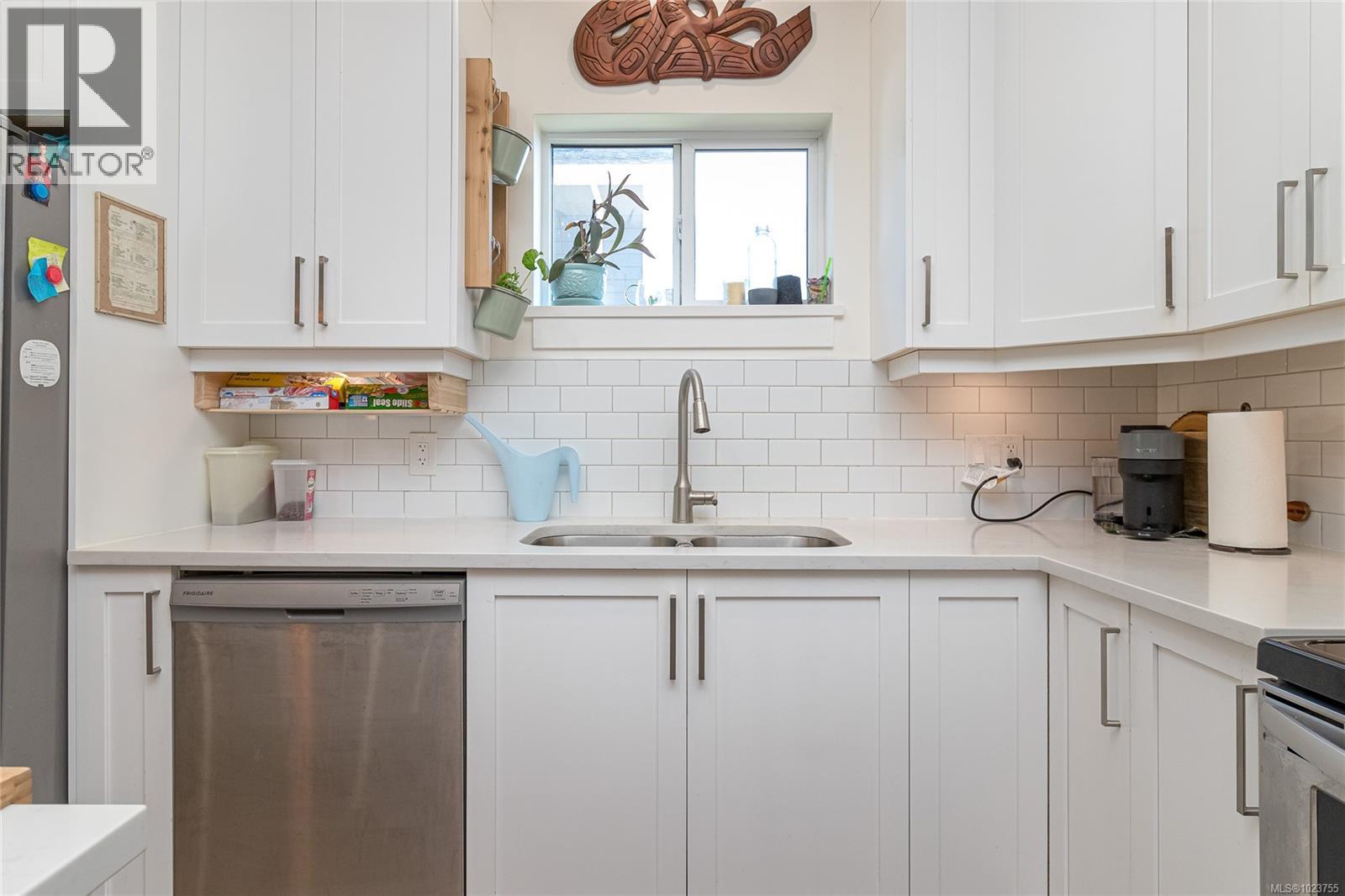 6690 Rhodonite Dr, Sooke