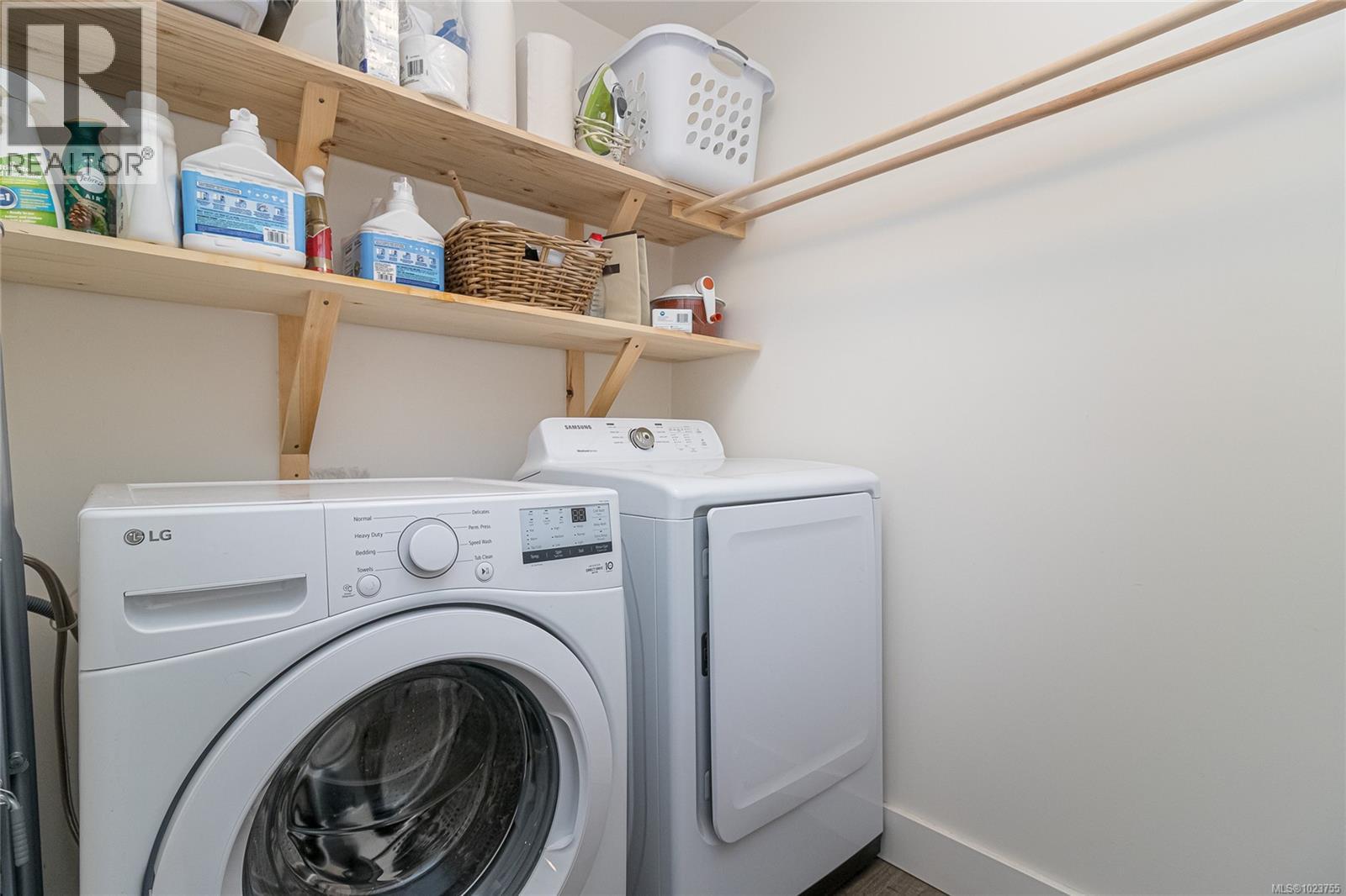 6690 Rhodonite Dr, Sooke