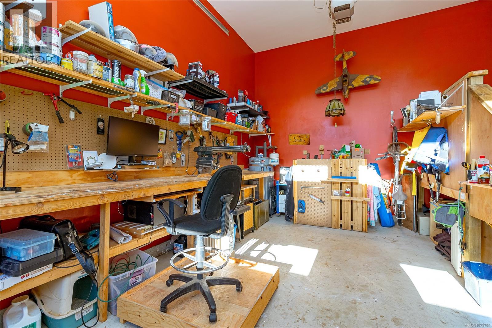 6690 Rhodonite Dr, Sooke