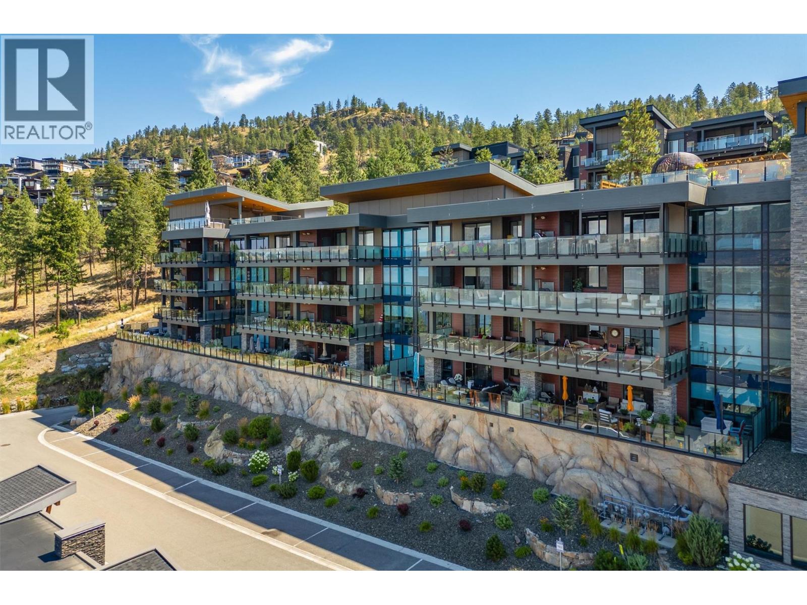 205 3475 Granite Close, Kelowna