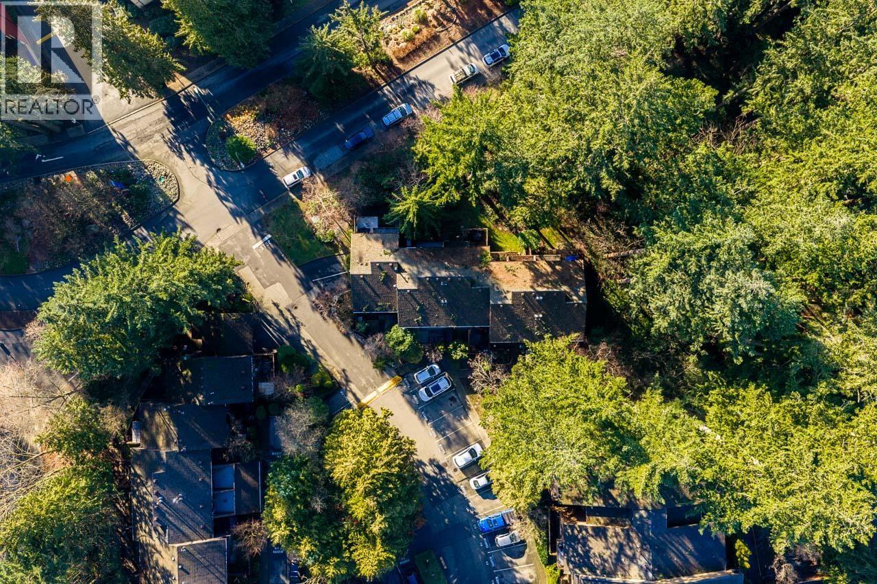 2076 PURCELL WAY, North Vancouver