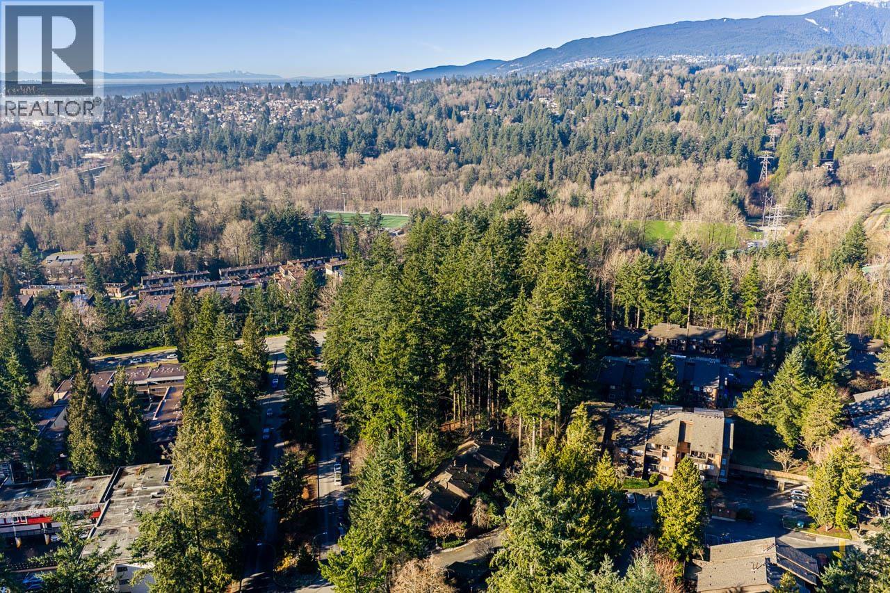 2076 PURCELL WAY, North Vancouver