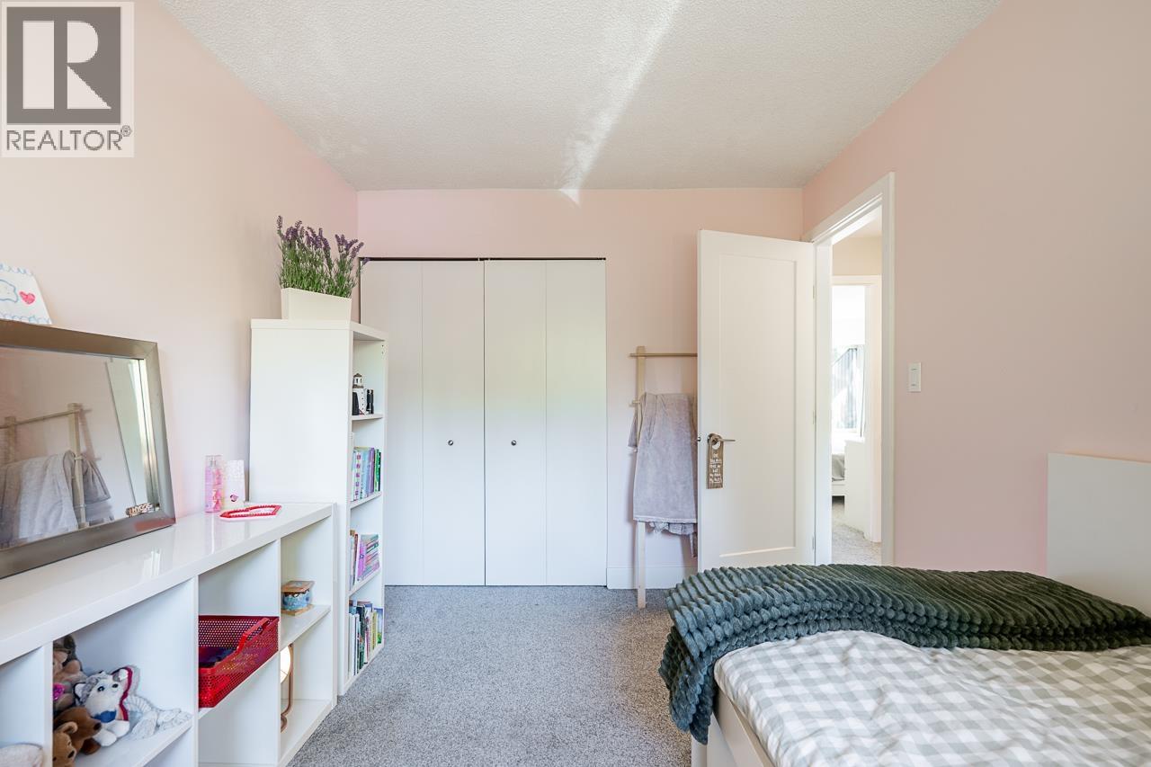 2076 PURCELL WAY, North Vancouver