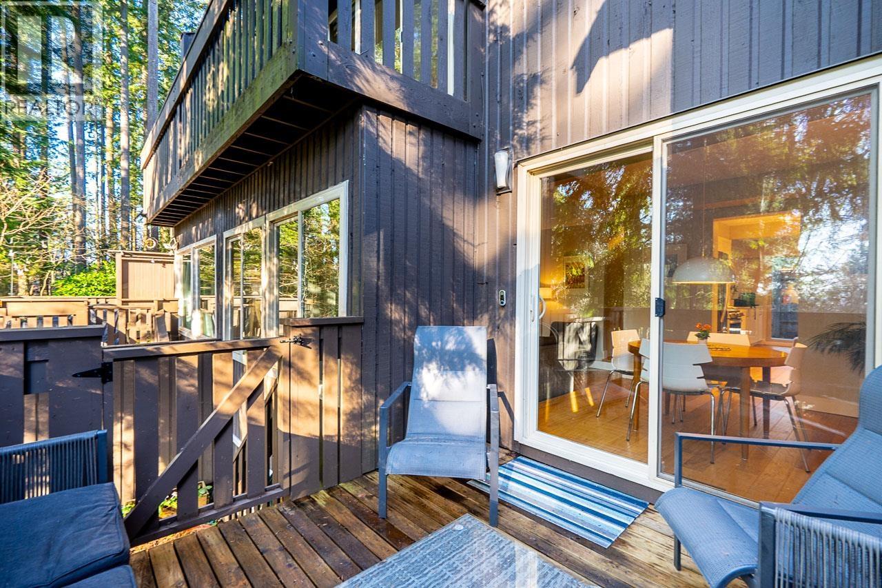 2076 PURCELL WAY, North Vancouver