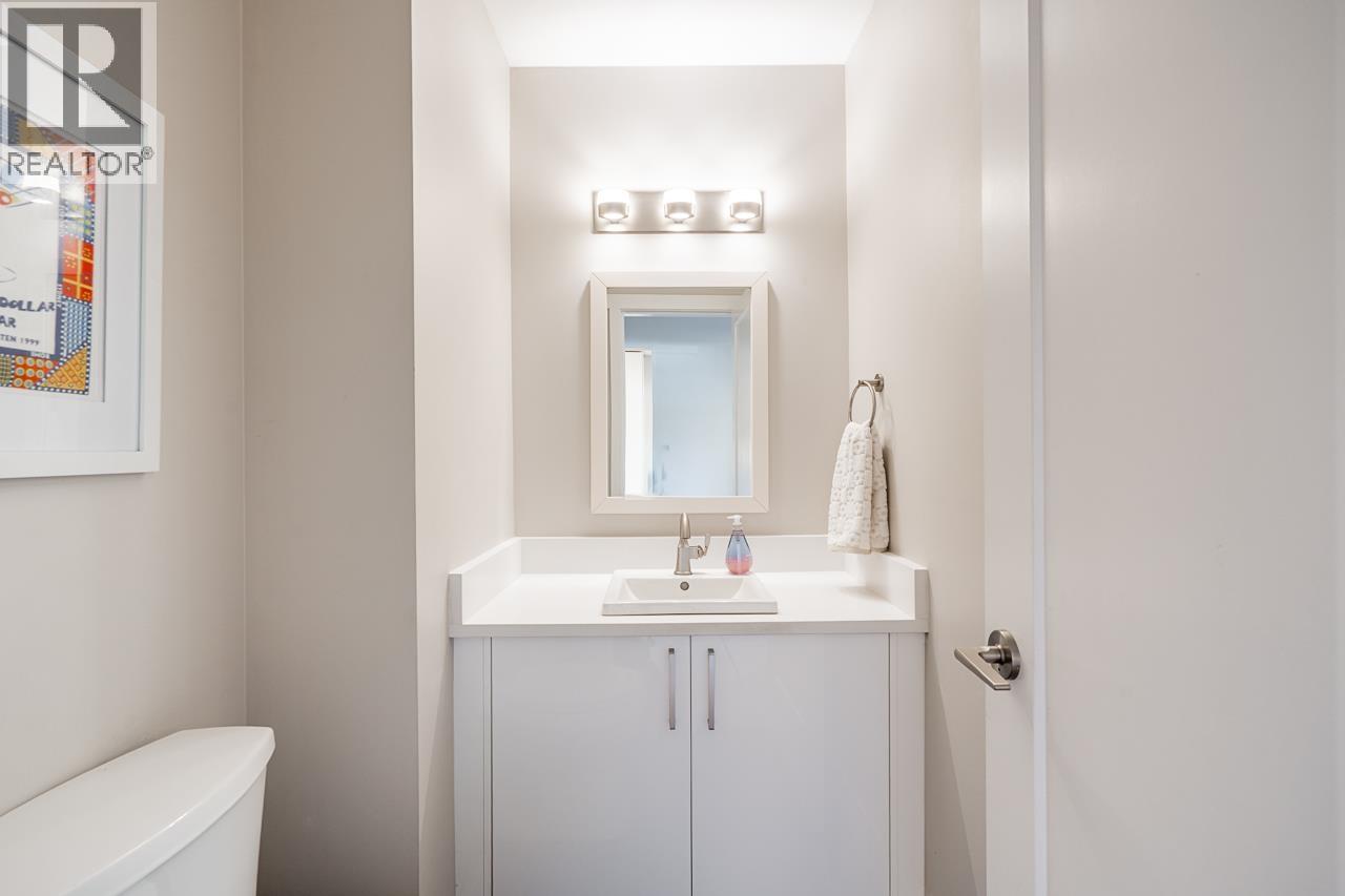 2076 PURCELL WAY, North Vancouver