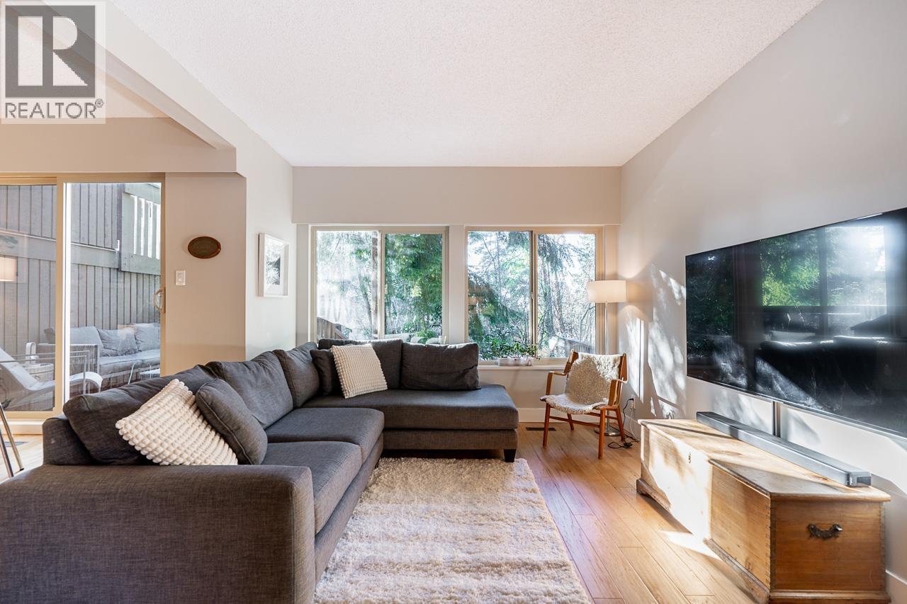 2076 PURCELL WAY, North Vancouver