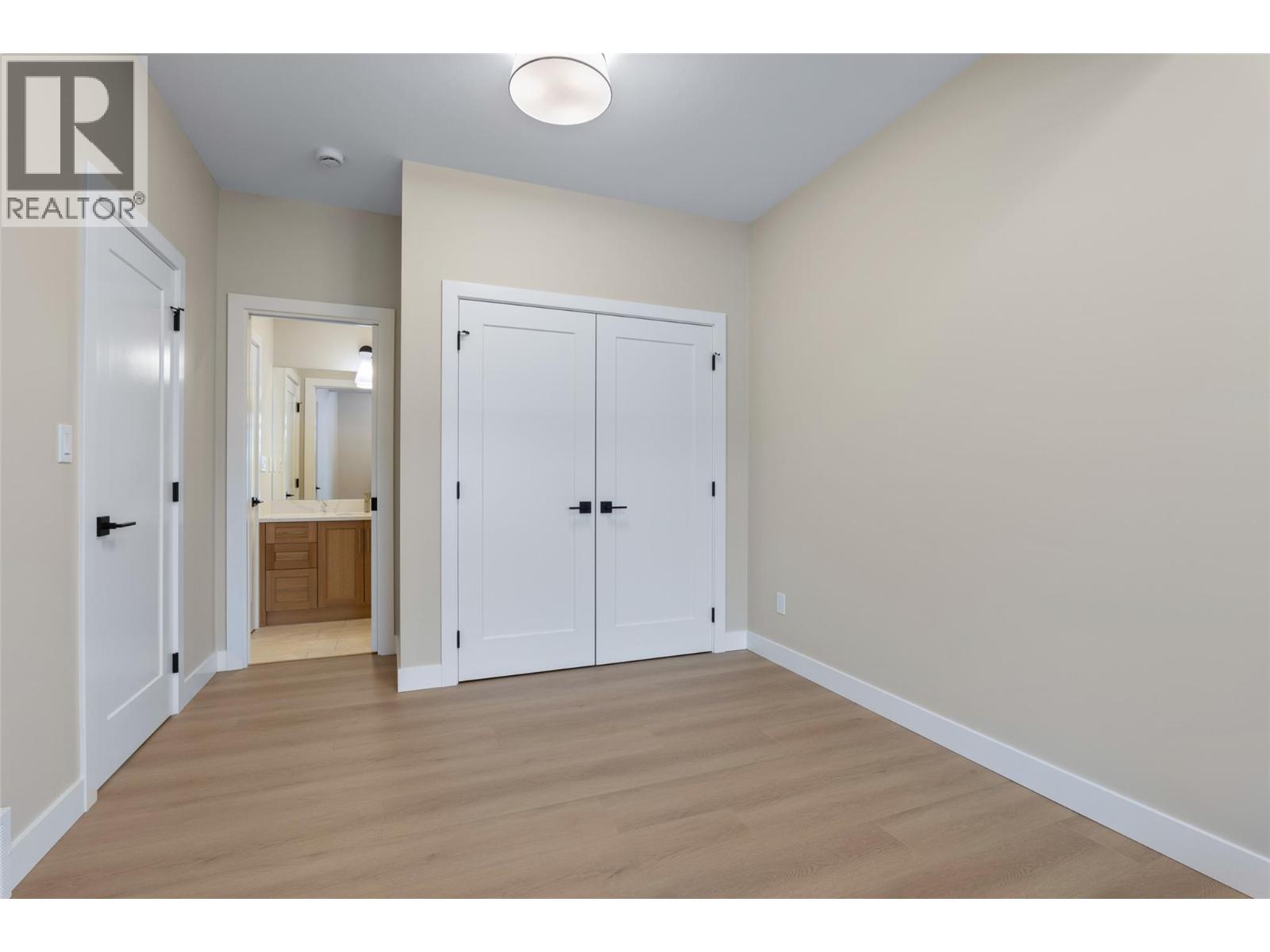 2082 LINFIELD Drive - 31