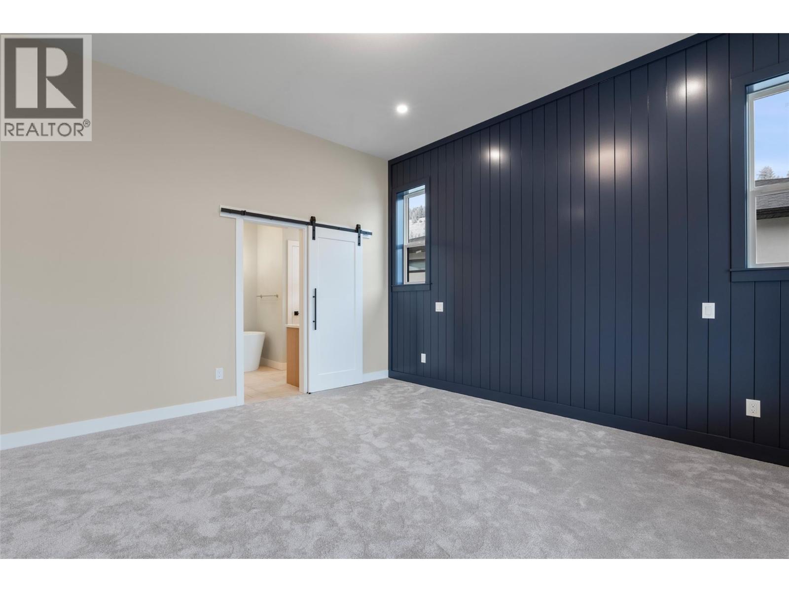 2082 LINFIELD Drive - 40
