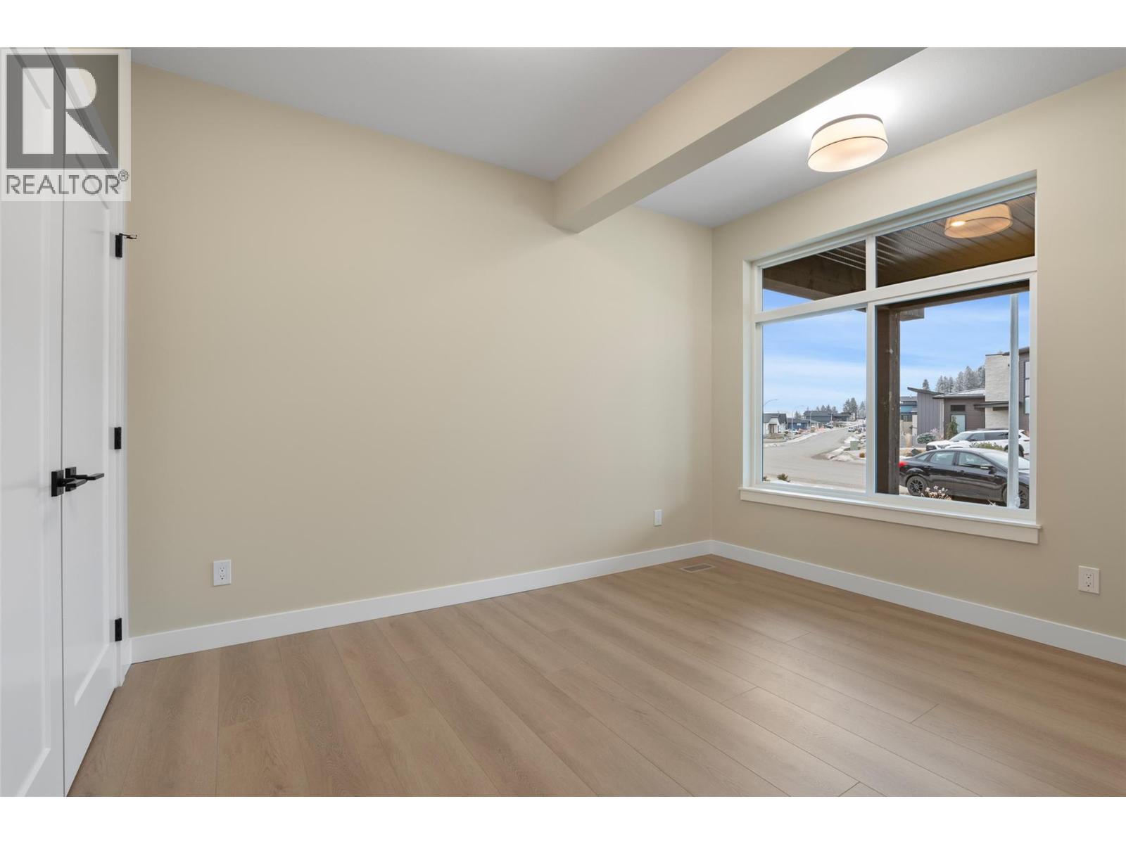 2082 LINFIELD Drive - 30