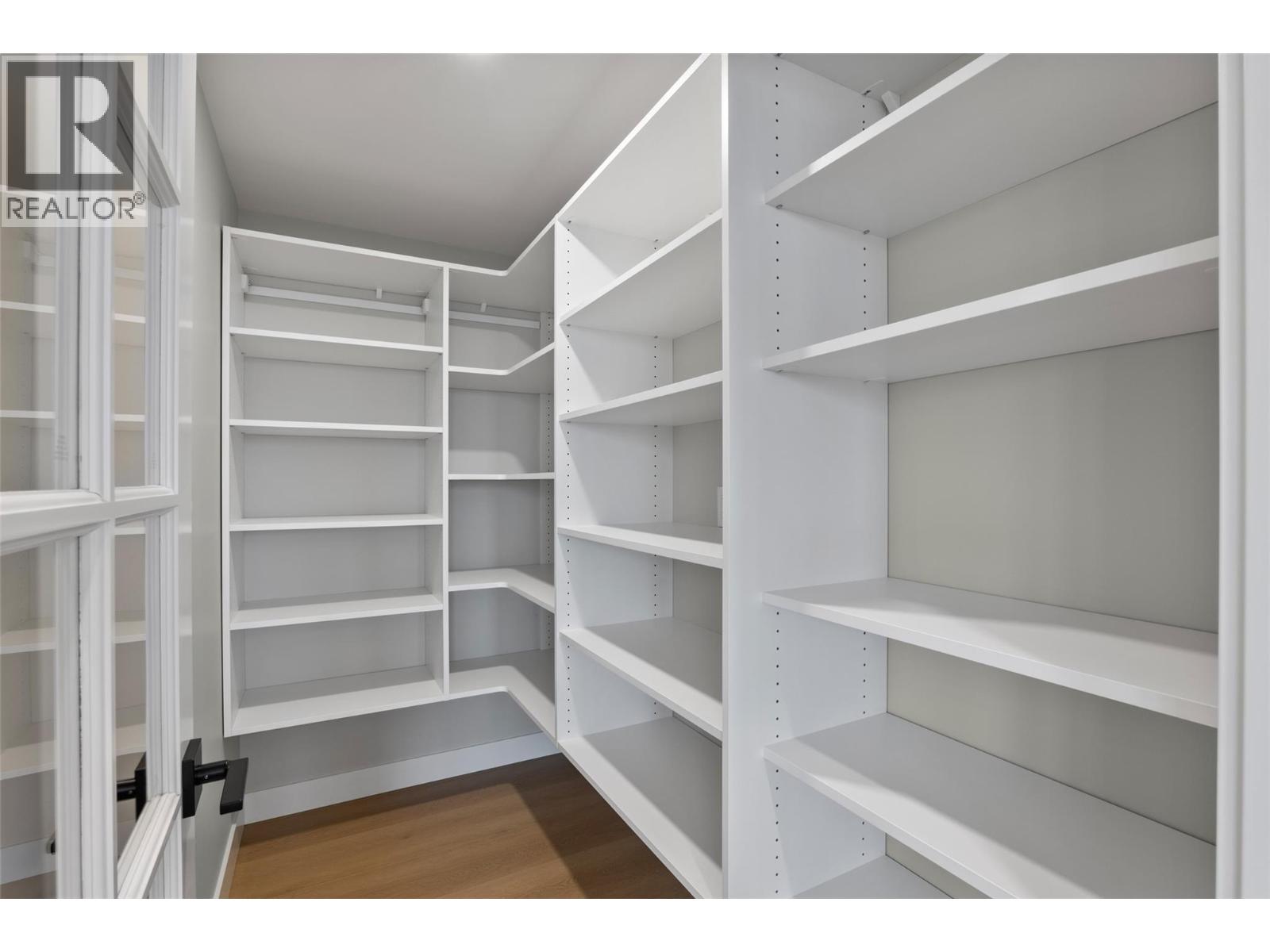 2082 LINFIELD Drive - 21