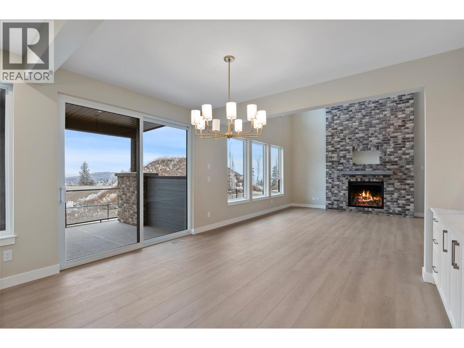 2082 LINFIELD Drive - 22