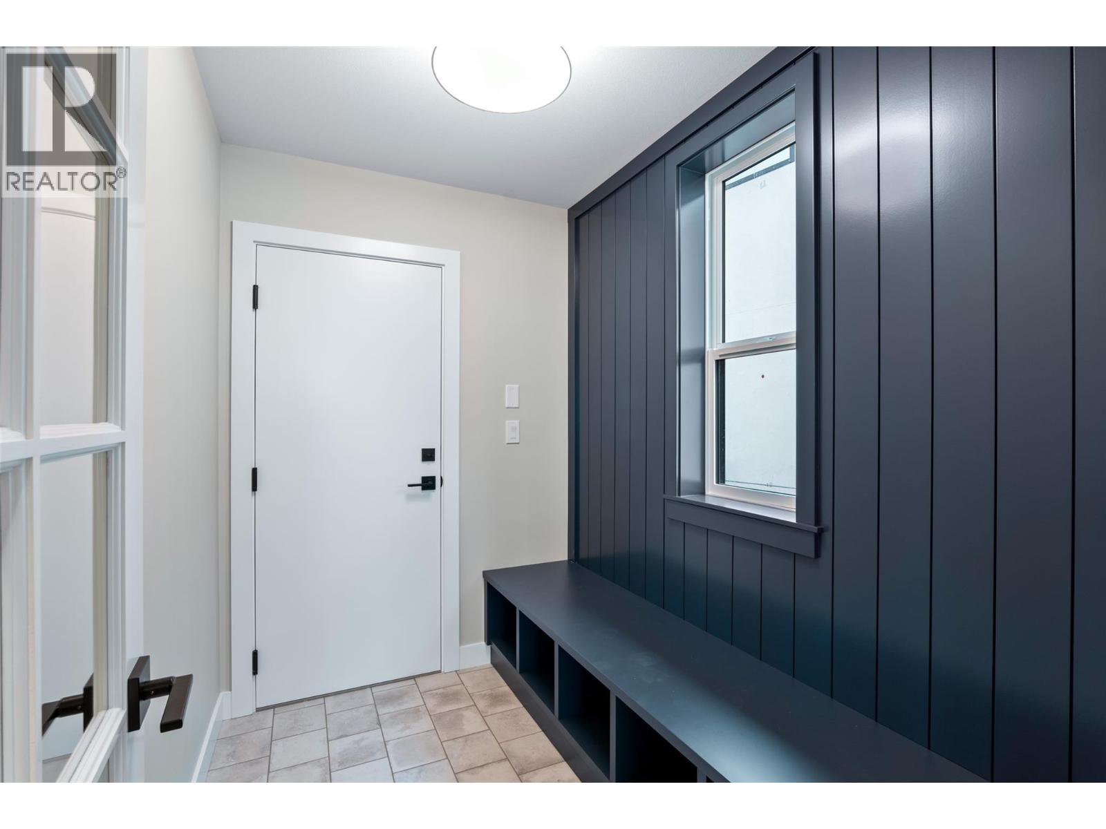 2082 LINFIELD DRIVE - 20