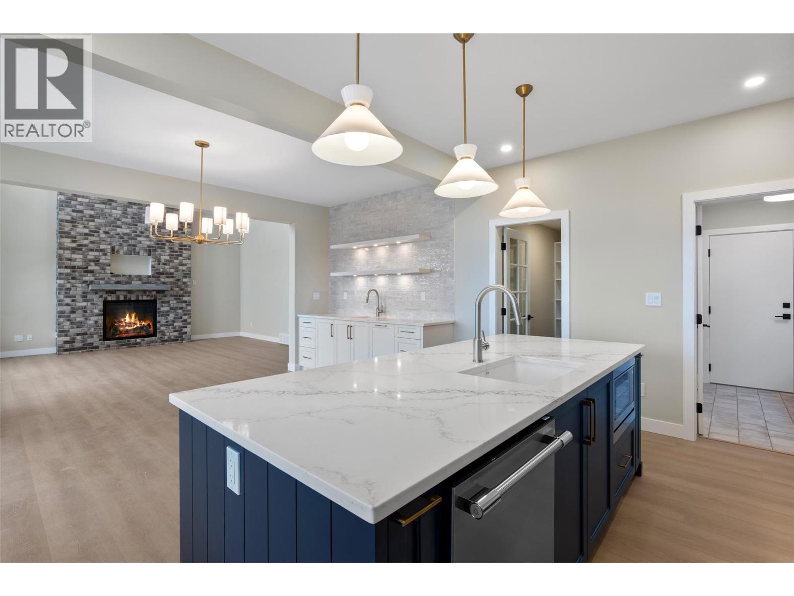 2082 LINFIELD Drive - 18