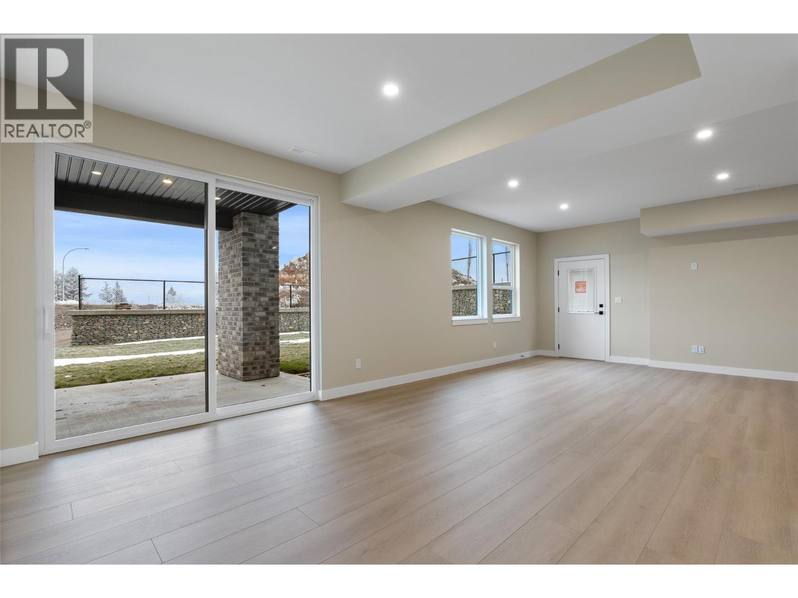 2082 LINFIELD Drive - 53