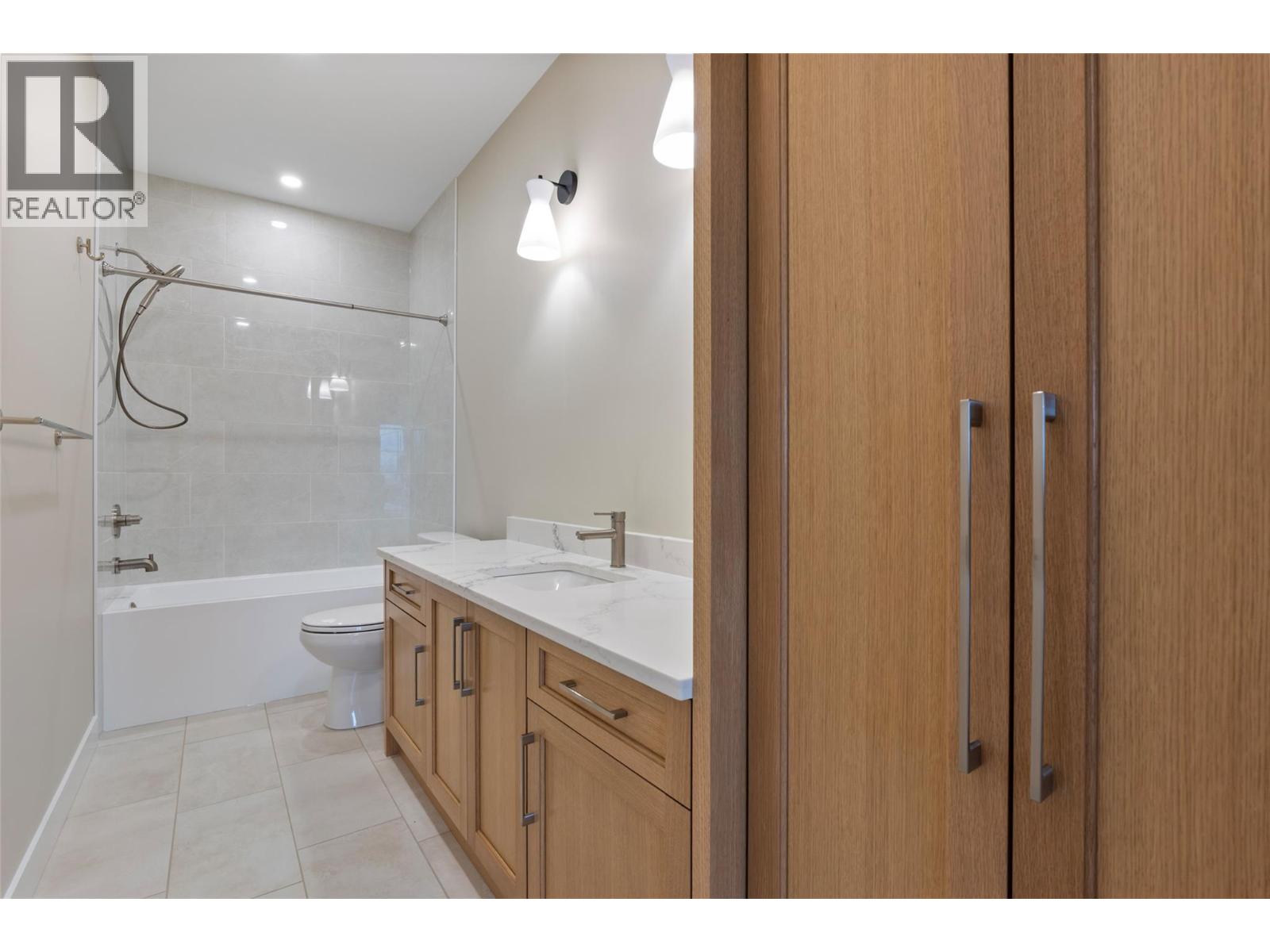 2082 LINFIELD Drive - 61