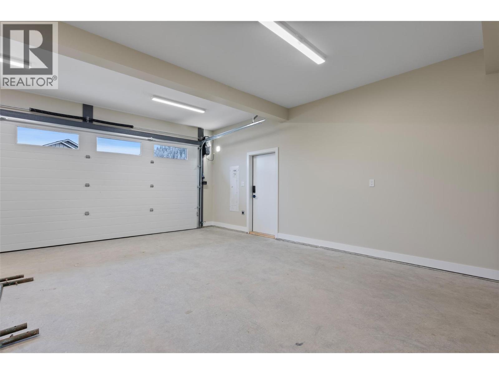 2082 LINFIELD Drive - 62