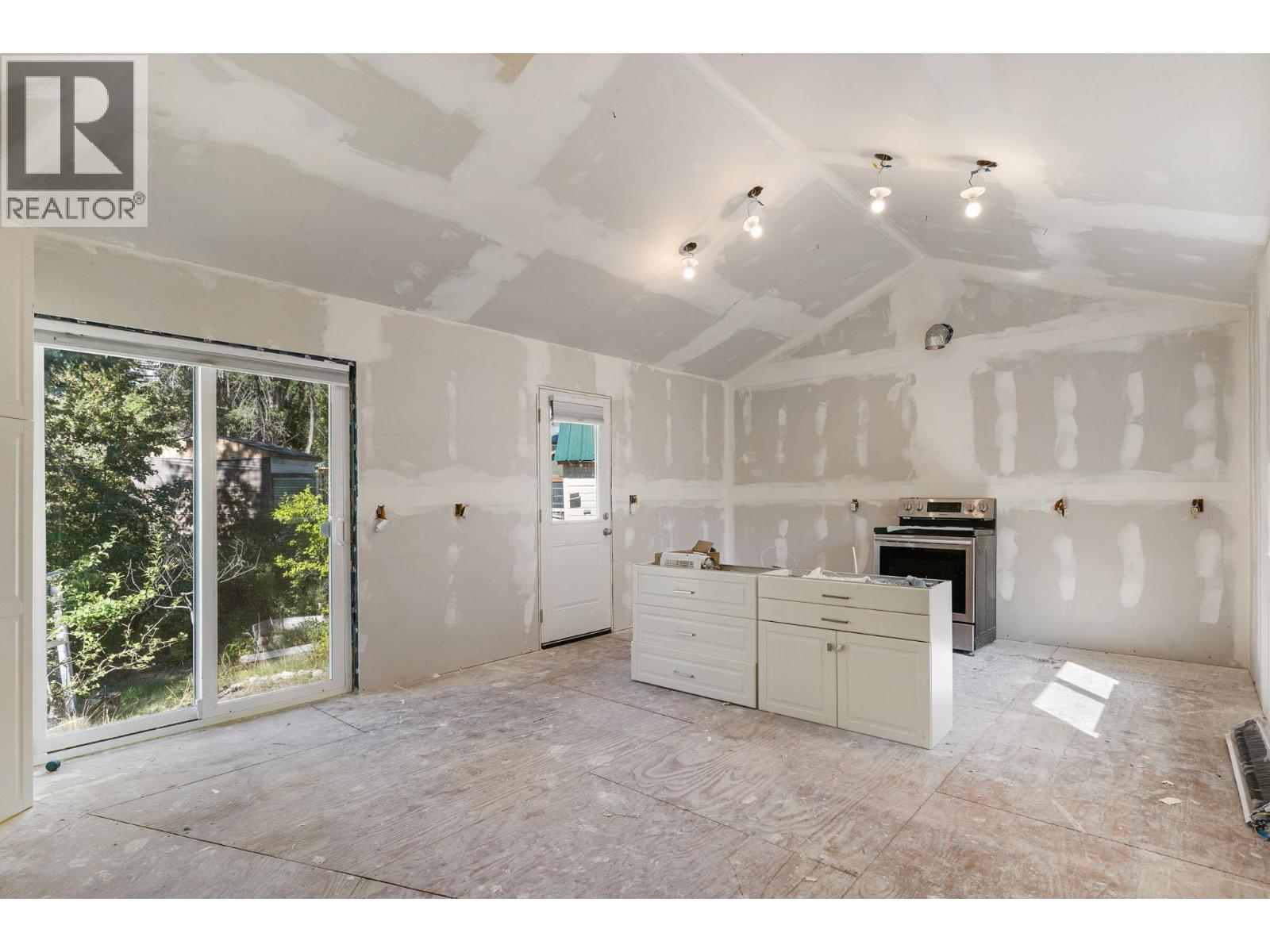  811 Firwood Road, Fintry