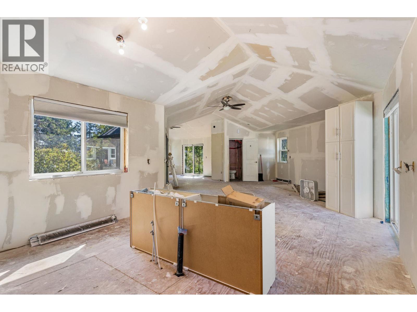  811 Firwood Road, Fintry