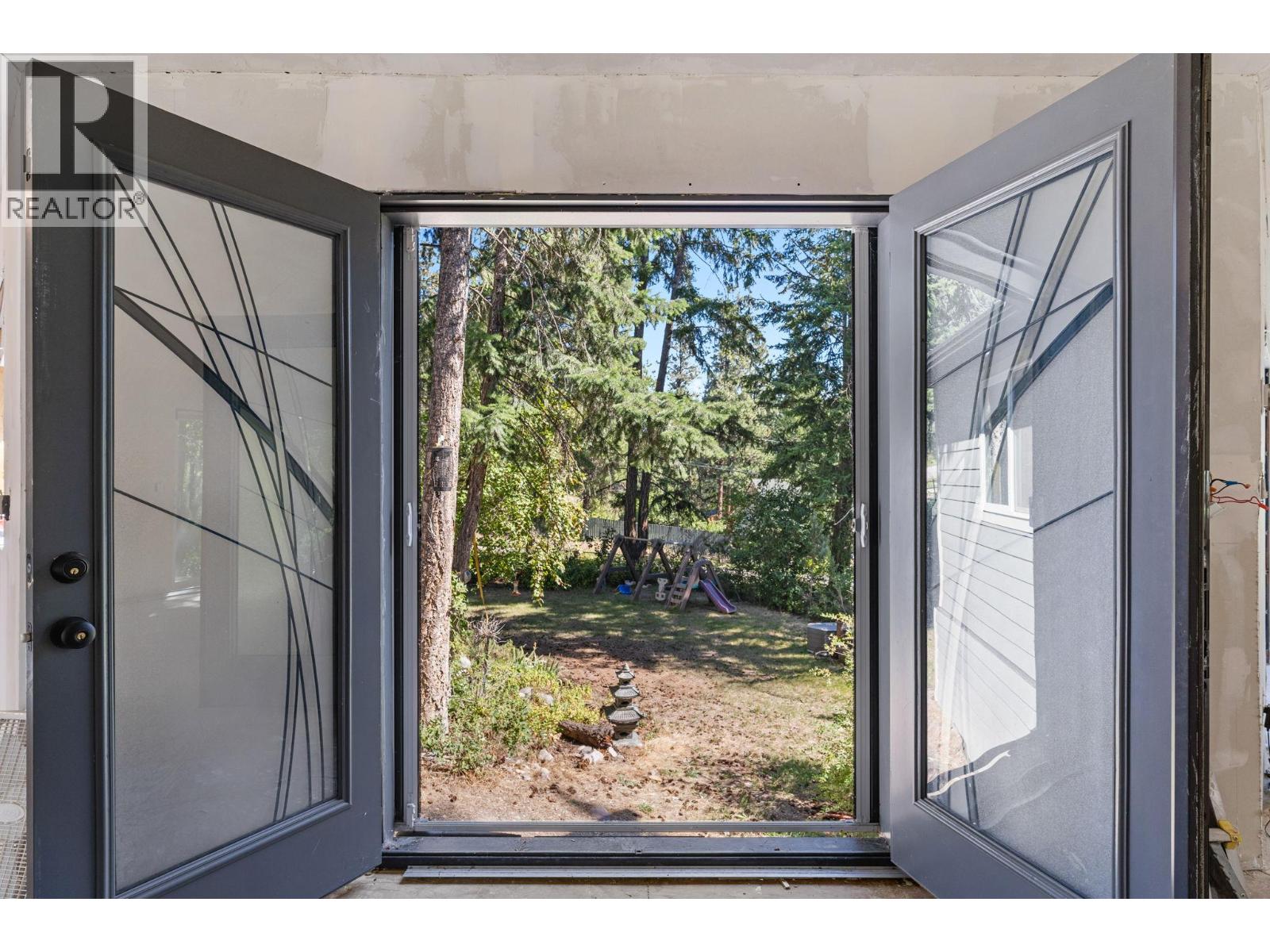  811 Firwood Road, Fintry