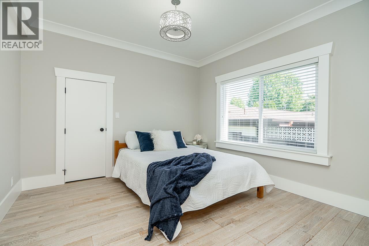 905 EDINBURGH STREET, New Westminster