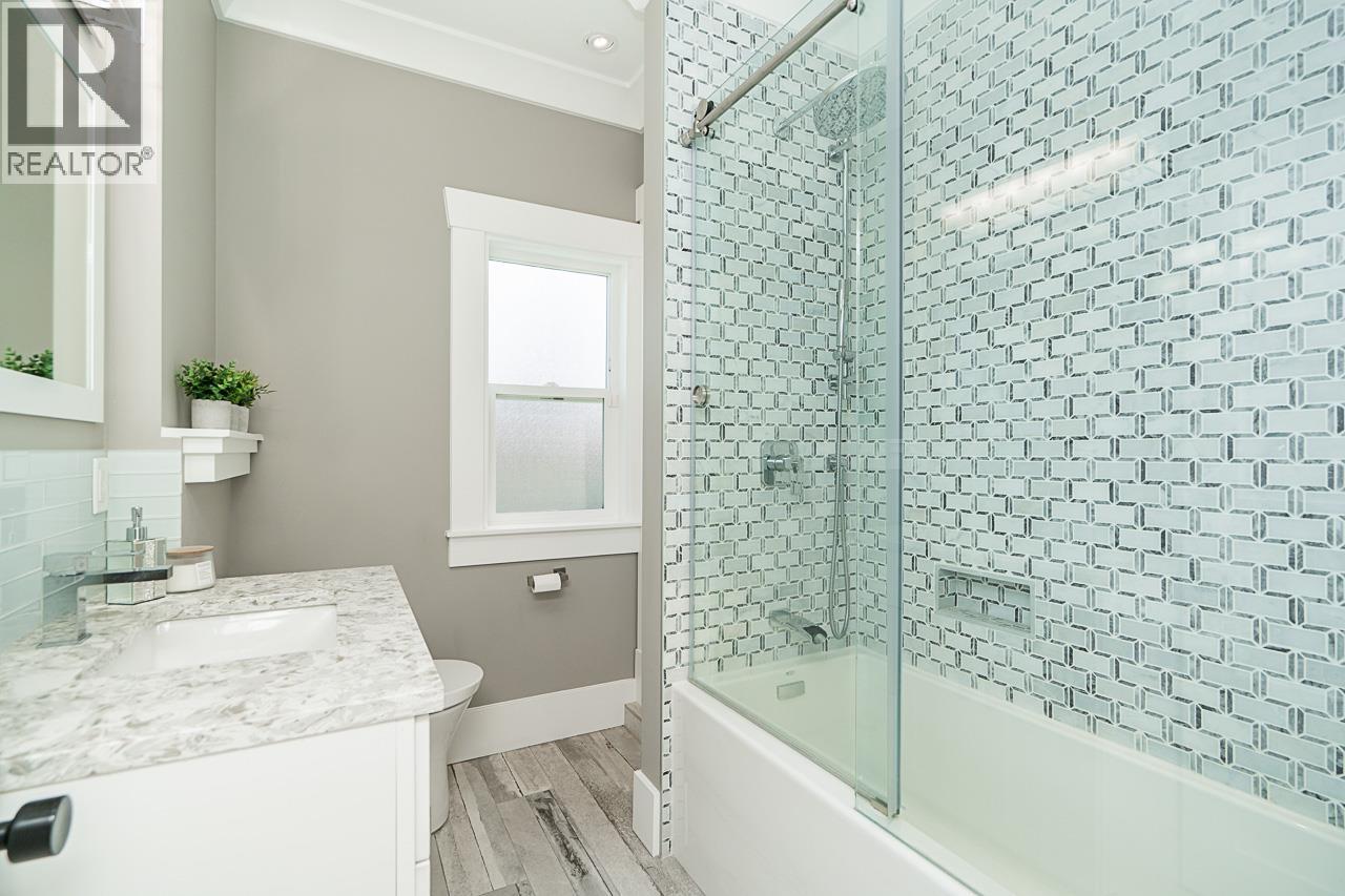 905 EDINBURGH STREET, New Westminster