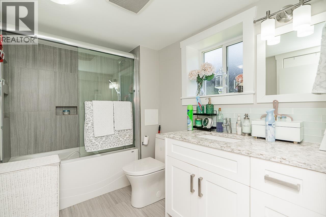 905 EDINBURGH STREET, New Westminster