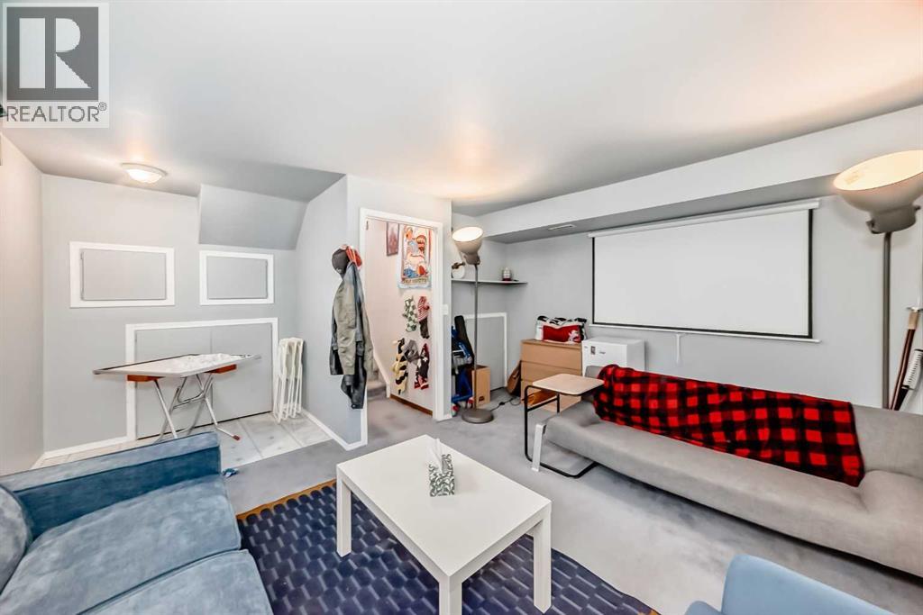 Single Family House Bi-level for Sale in  Hunterhorn Drive NE Huntington Hills Calgary 