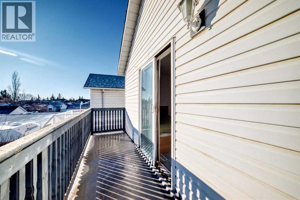 Single Family House Bi-level for Sale in  Hunterhorn Drive NE Huntington Hills Calgary 