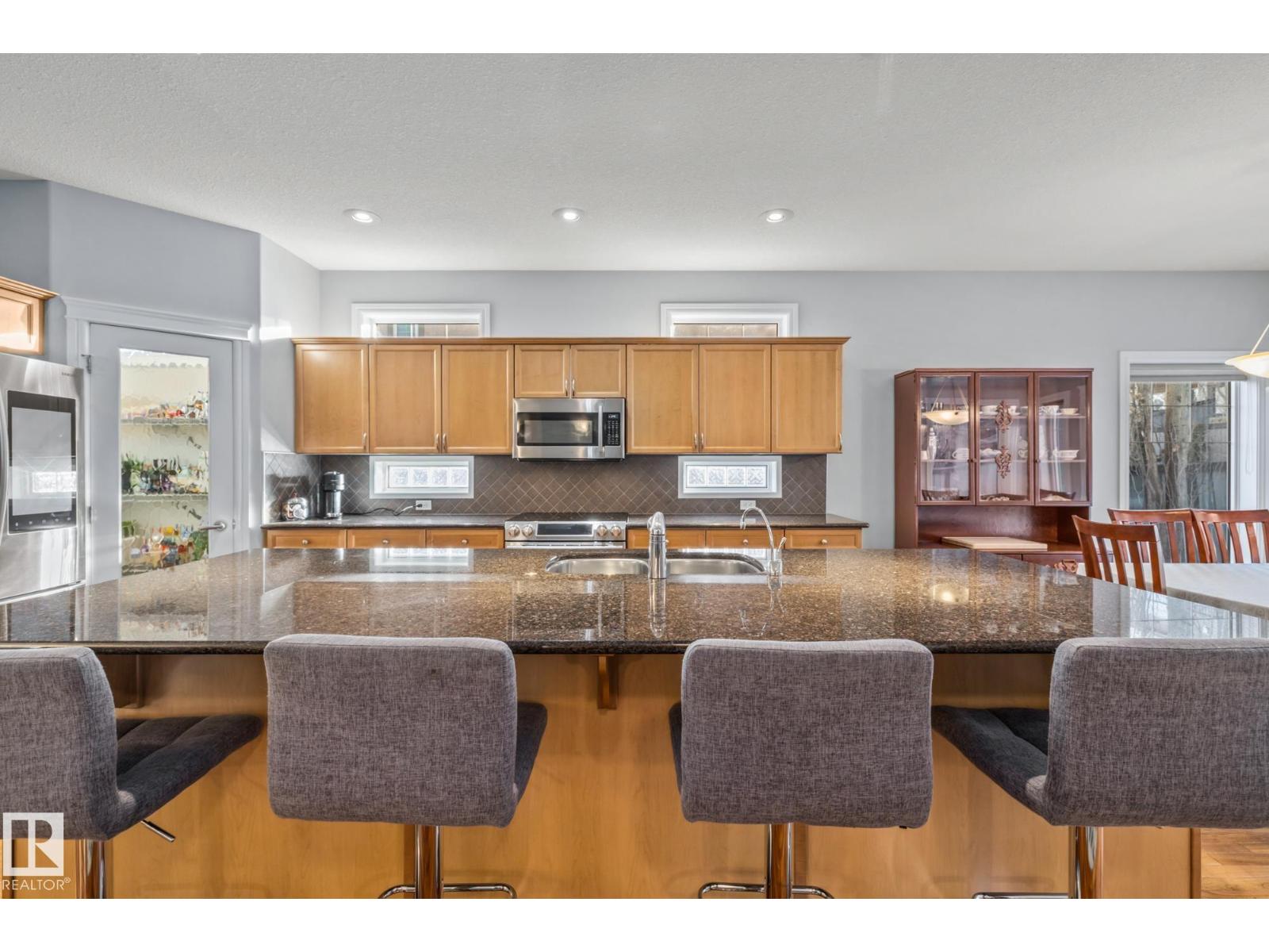 33 OAKHILL PL, St. Albert