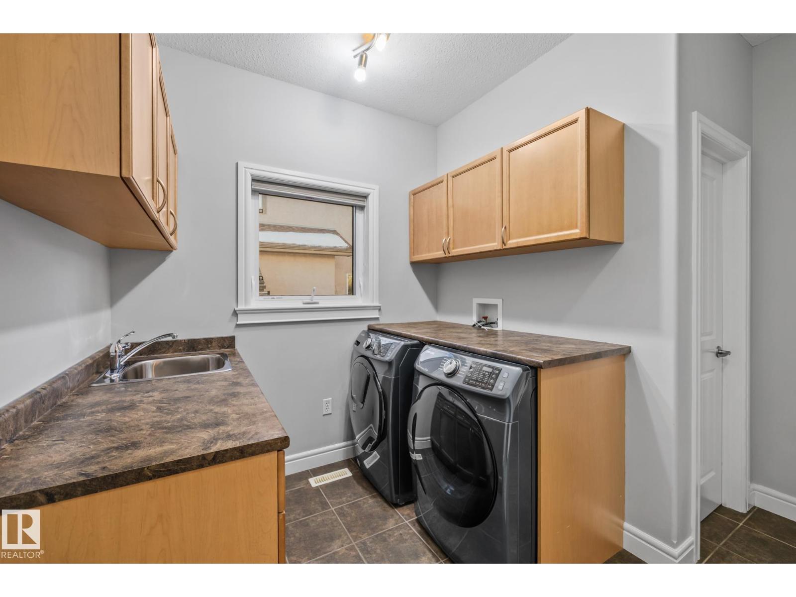 33 OAKHILL PL, St. Albert