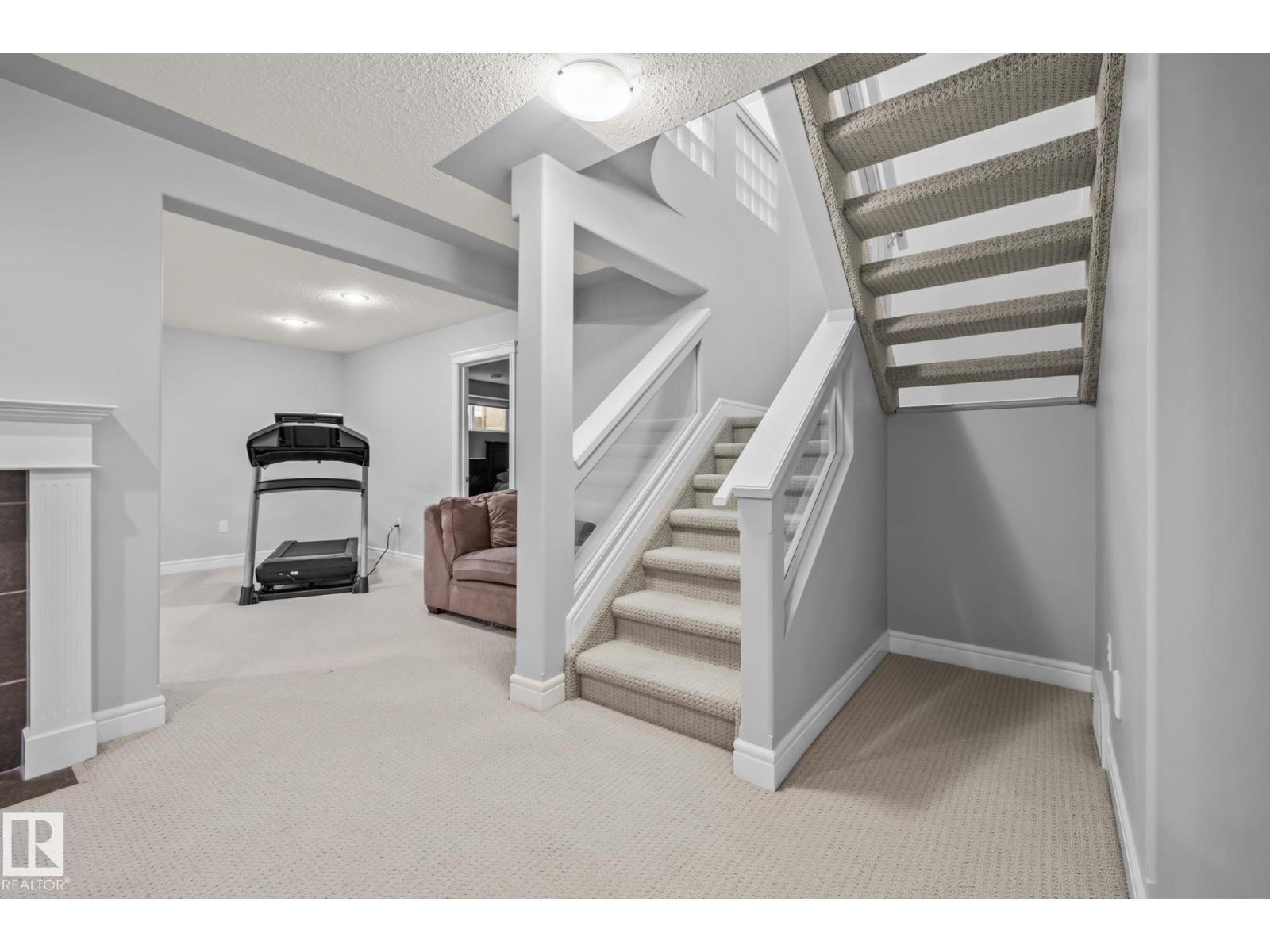 33 OAKHILL PL, St. Albert