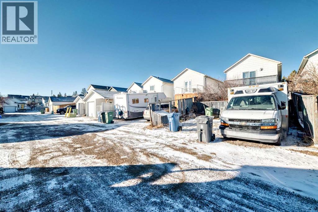 Single Family House Bi-level for Sale in  Hunterhorn Drive NE Huntington Hills Calgary 