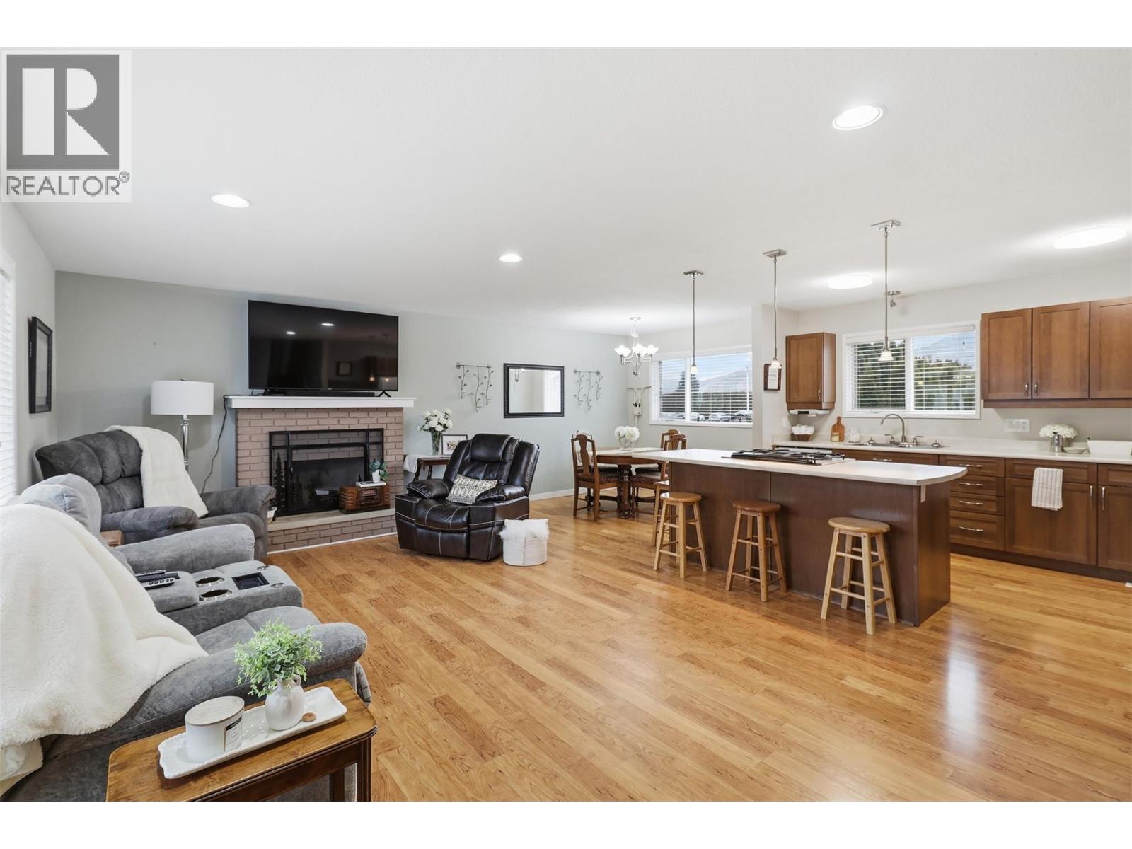 2195 PARKCREST AVENUE - 6